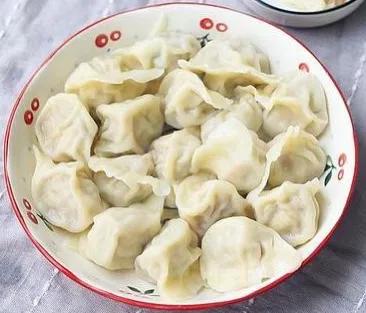 头伏吃饺子，不放姜不打花椒水味道更鲜甜的饺子你想吃吗
